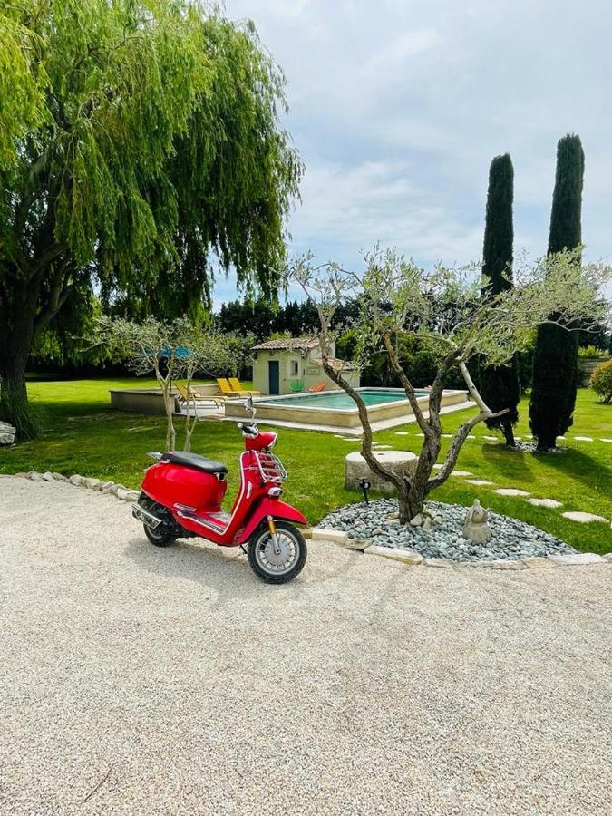 Bed and Breakfast Mas des muses LʼIsle-sur-la-Sorgue Exterior foto